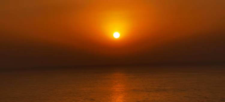 沐光里海边民宿(孤独图书馆礼堂店)图片