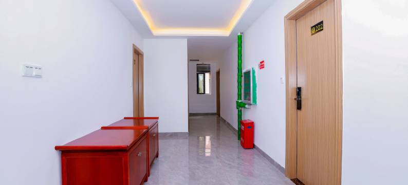 浮尔顿泳池民宿(美兰机场店)图片