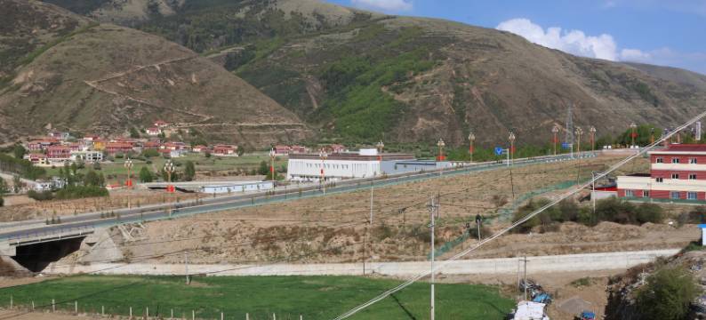 炉霍龙腾大酒店图片