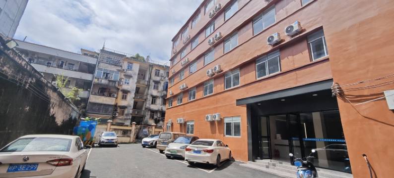 天然居酒店(防城区嘉乐城店)图片