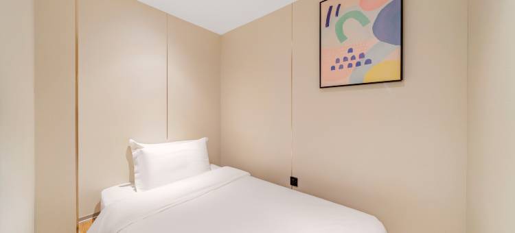 LuckySeven芭乐酒店(临高汽车站城市购物公园店)图片