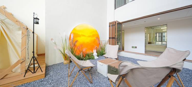朗寓·森林氧吧观山赏湖智能酒店(青职学院香江路店)图片