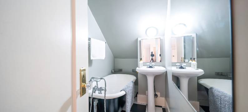 Elegant 3BR W Vancouver near UBC/ Free Parking图片