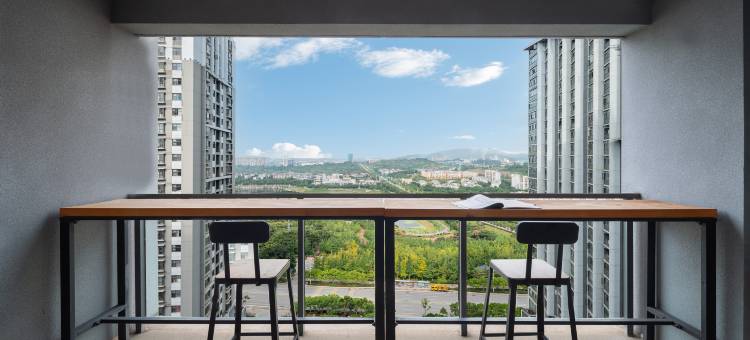 蒂莲雅精品酒店(昆明安宁金色时代广场宁湖公园店)图片