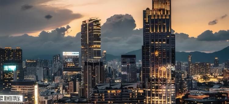 泊雲漫居·高空城景|SeaView云端酒店(深圳水贝国际黄金珠宝城店)图片