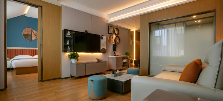 和静山水朝酒店(巴音布鲁克店)图片