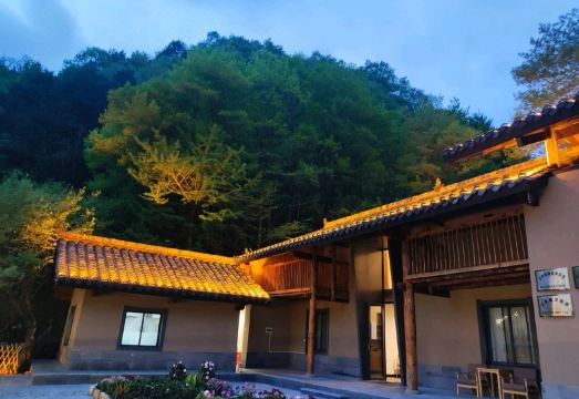 Foping Baima Star Boutique B&B Hotel Overview