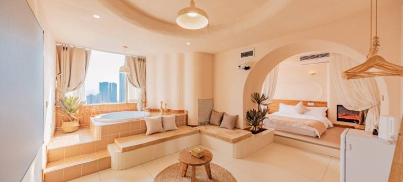 麓屿·主题套房民宿(解放碑洪崖洞店)图片