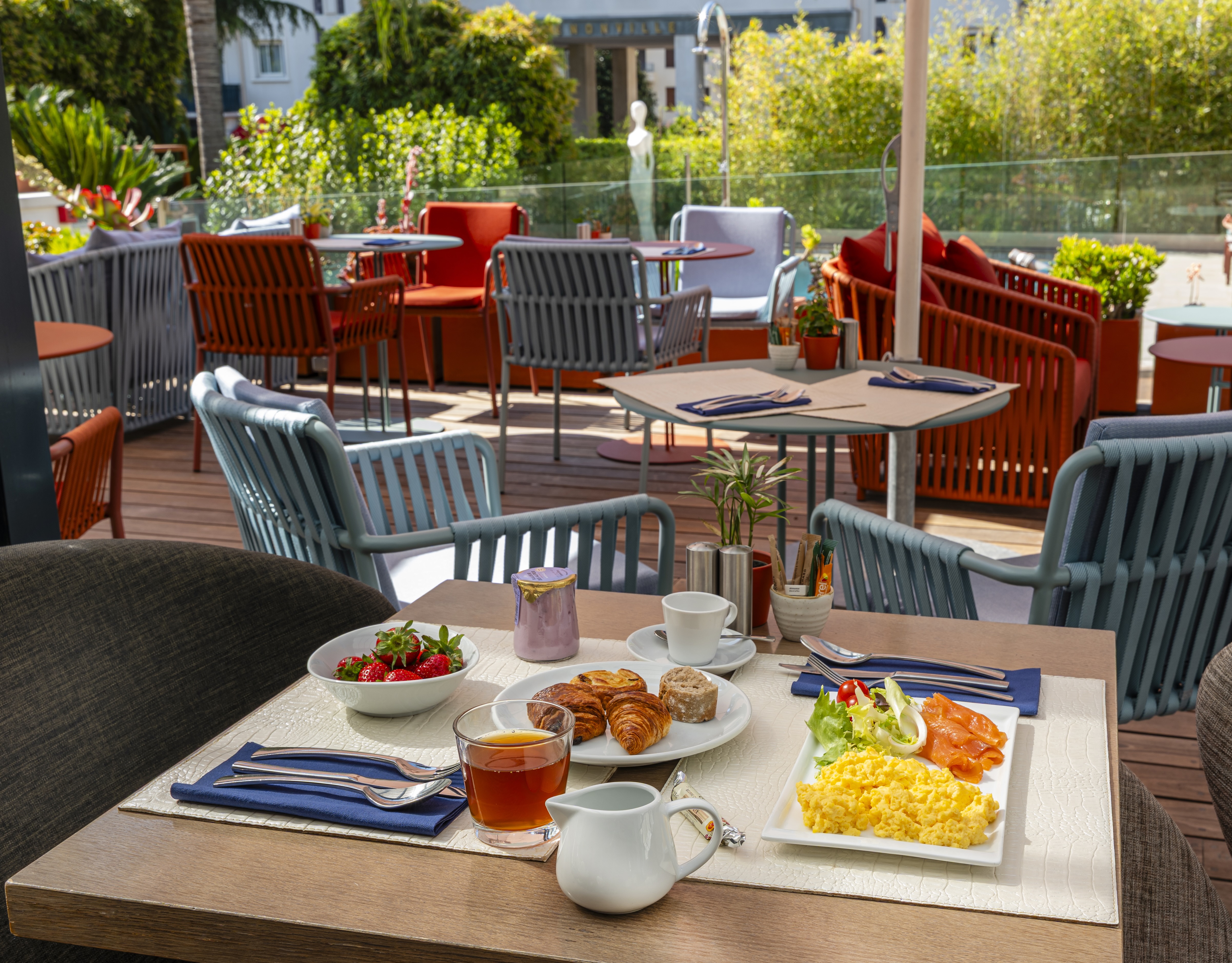 Hotel le Canberra Over view