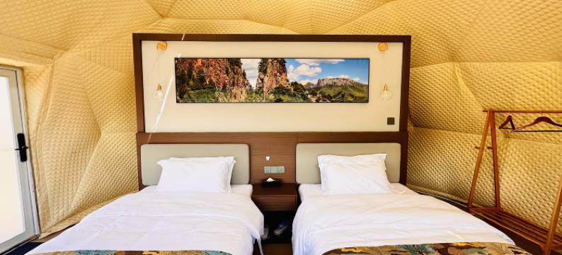 河它温泉太空营地图片