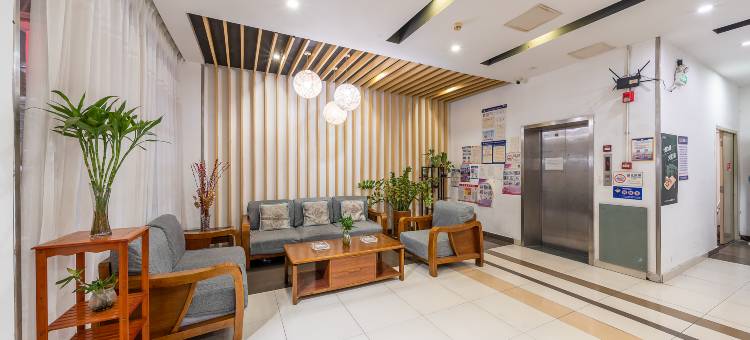 潮玩电竞公寓(龙华大浪商业中心店)图片