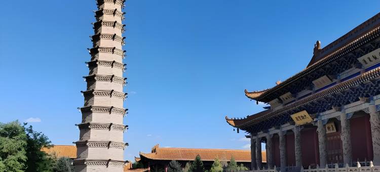金玛银都国际酒店(武威火车站万达广场店)图片