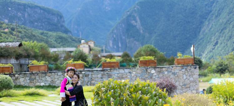 丙中洛·重丁丨邂逅雪山石门云端花园隐奢秘境全景度假酒店图片