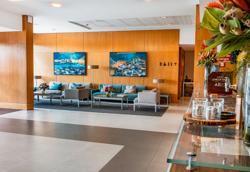 Mercure Lisboa Almada Hotel Hotel Overview