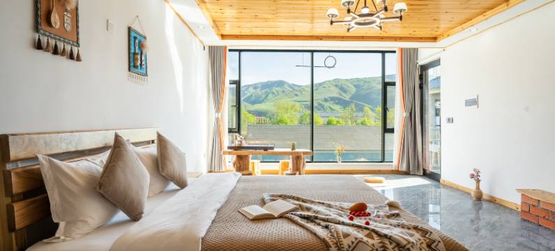 那拉提蓬山风起民宿图片