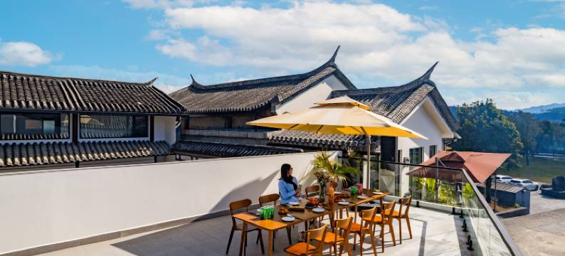 枕清风•深宅大院•坐看山月•静享私汤精品民宿(和顺古镇店)图片