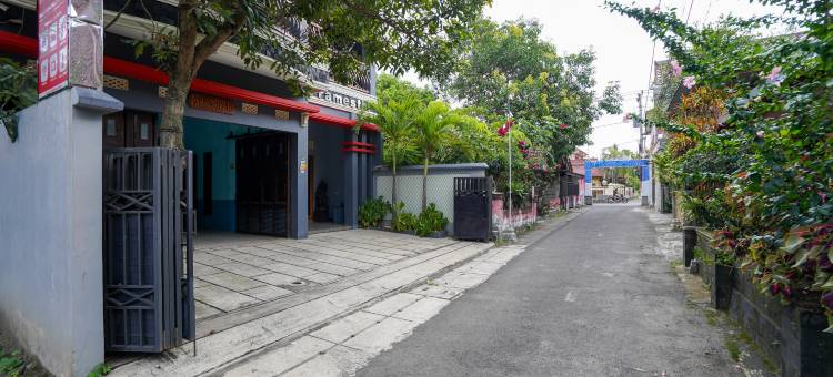 红多兹伊斯兰酒店-近日惹莫努门肯巴里(RedDoorz Syariah Near Monumen Jogja Kembali)图片