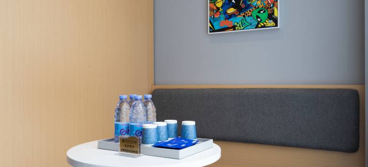 网鱼电竞酒店(成都339天府熊猫塔梁家巷地铁站店)图片