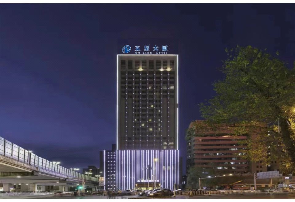 乌鲁木齐海通五星大饭店(原五星大厦)外景图
