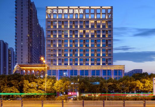 Fuyang Yunbo Manju Hotel (Yingzhou Wanda Plaza Long Distance Bus Station Store) Hotel Overview