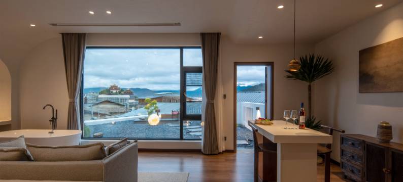 相逢不晚SilveryMoonlight|慢城供氧设计师民宿(独克宗古城大佛寺转经筒店)图片