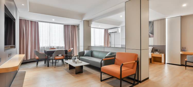 新卓成大酒店(云浮益华广场蟠龙天湖店)图片