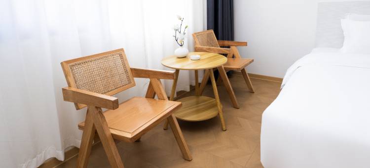 君遨酒店(临沧沧源摸你黑狂欢广场店)图片