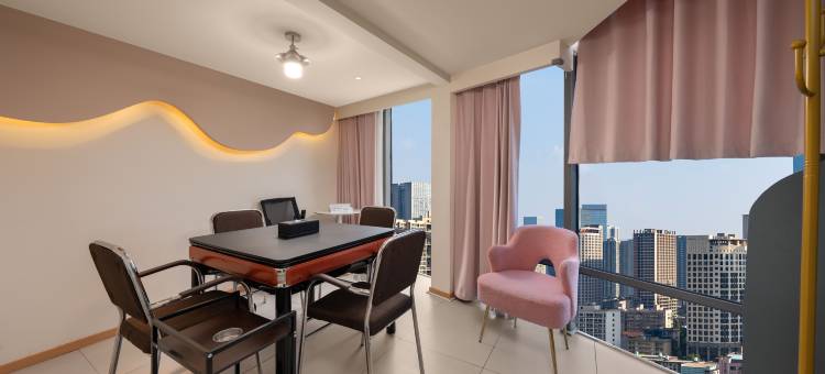 谷莫尼ROOFTOP·GARDEN花园酒店(贵阳喷水池民生路好吃街店)图片