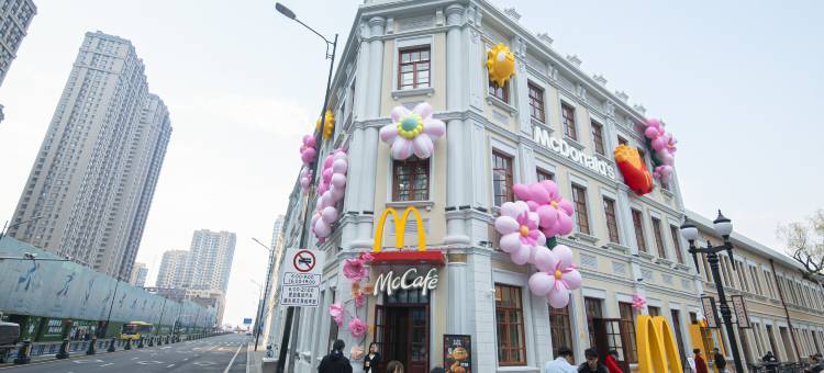 洛华小驻酒店(哈尔滨中华巴洛克街区地铁站店)图片