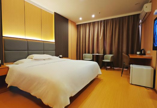 Nanjing Xuanwu Lake Phoenix Universal Hotel New Model Road Subway Station Hotel Overview