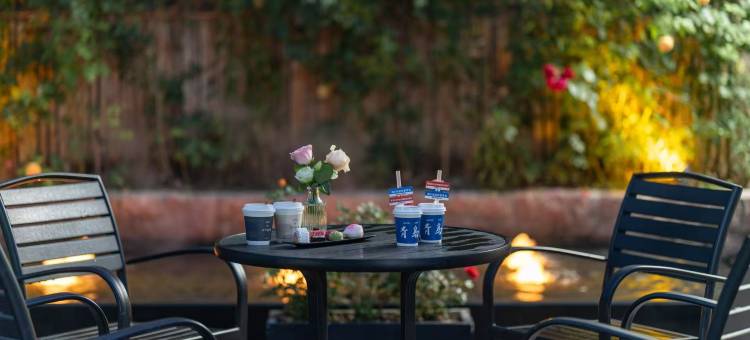 青岛CBD杭州路亚朵酒店图片