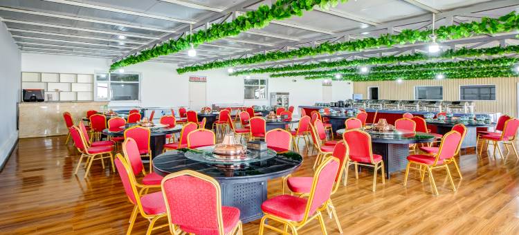 呼伦贝尔市陈巴尔虎旗金骄草原非遗传统蒙古包民宿图片