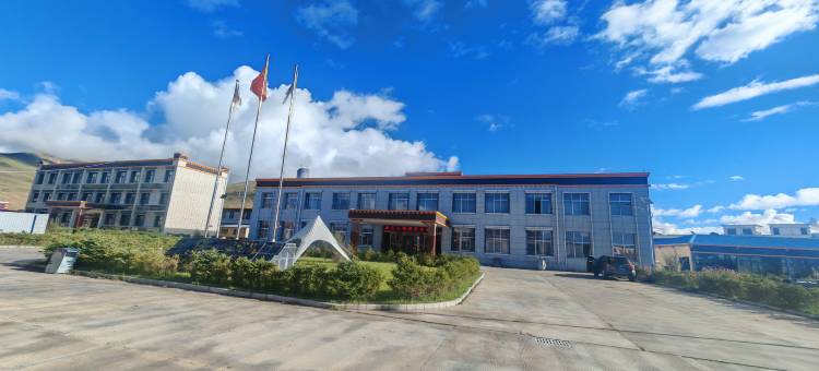 浪卡子陇巴庄园大酒店图片