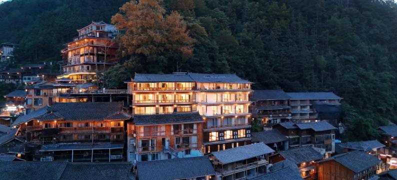 幕辰山居民宿(西江千户苗寨景区六号风雨桥店)图片