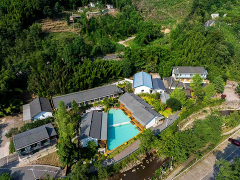 峨眉山荷叶溪谷·Luxe轻奢旅享私汤度假隐舍(熊猫飞拉达店)