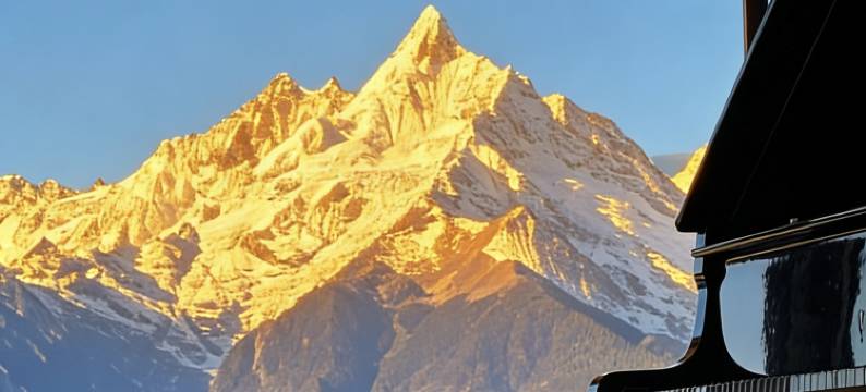 德钦梅里观云伴山·雾浓顶图片