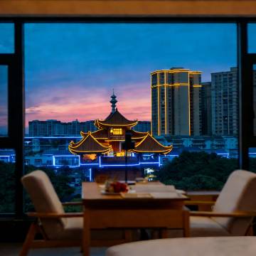 禧年美居酒店(长寿牌坊四川大学锦江学院店)图片