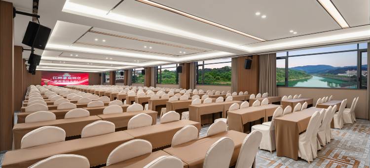 贵阳江畔豪庭酒店(贵阳东站师范学院地铁站店)图片