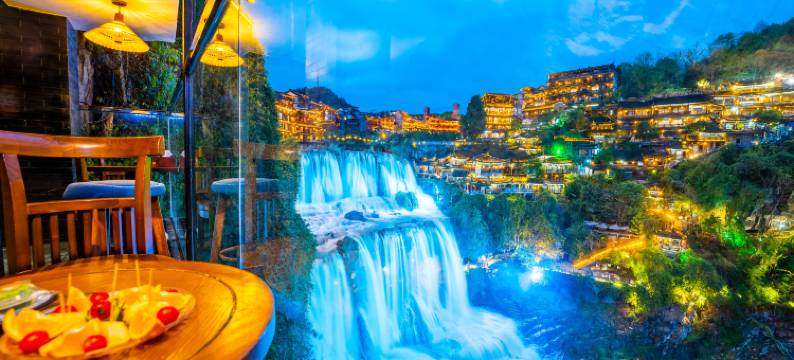 十二城·瀑上仙·280度观瀑星空云宿(芙蓉镇大瀑布店)图片