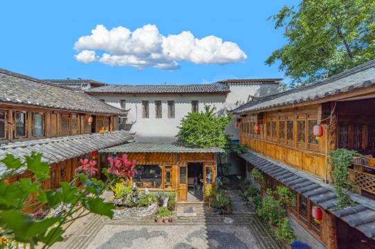 驿花雨Flowers·花园原木艺术度假美宿