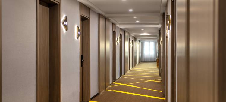 IU酒店(南通世茂广场航运学院地铁站店)图片