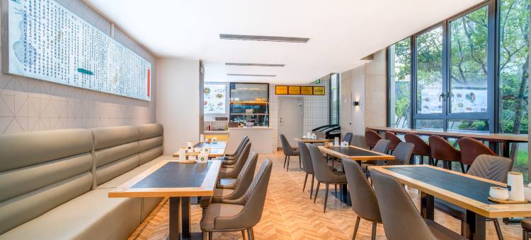 柏曼酒店(武汉光谷科技会展中心大悦城店)图片