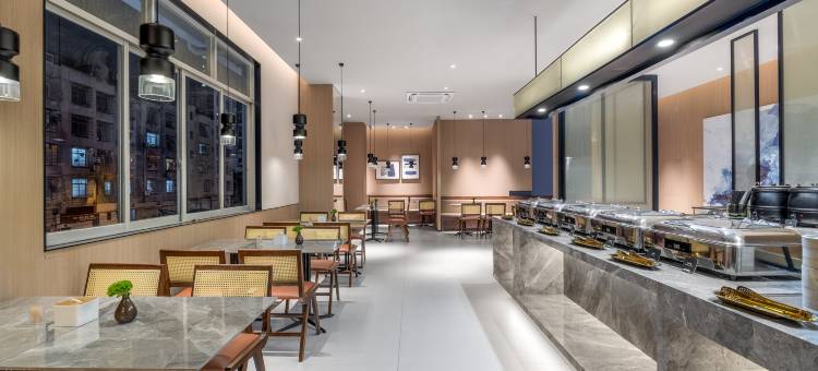 UFUN优范酒店(来宾政和步行街火车北站店)图片