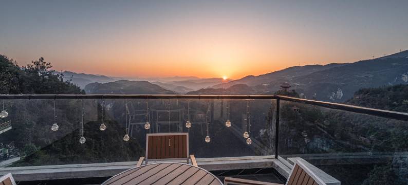 Z+巴山恋悬崖民宿图片