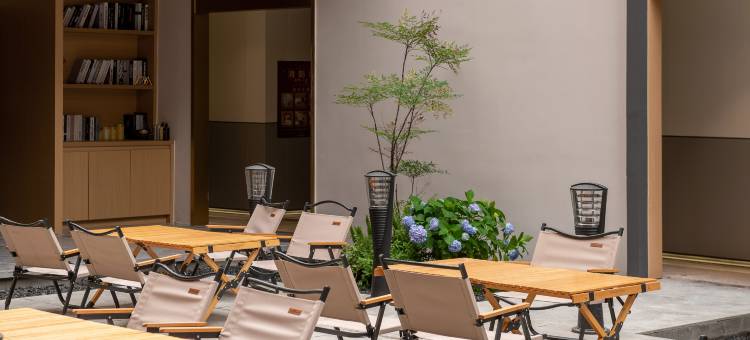 合烁酒店(成都华阳地铁站极地海洋公园店)图片
