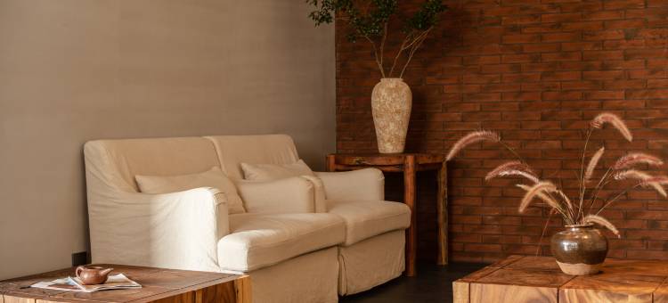 北海银滩拂沙酒店(潮雕广场店)图片