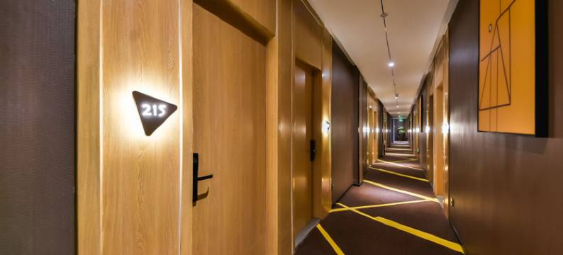 IU酒店(石家庄南二环汇华学院店)图片