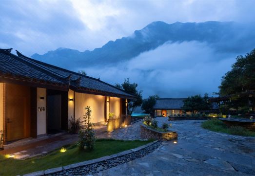 zhenshanheHotel Overview