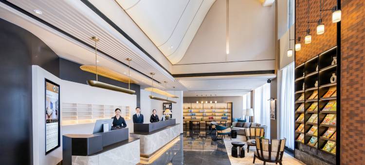 弥勒大道湖泉生态园亚朵酒店图片
