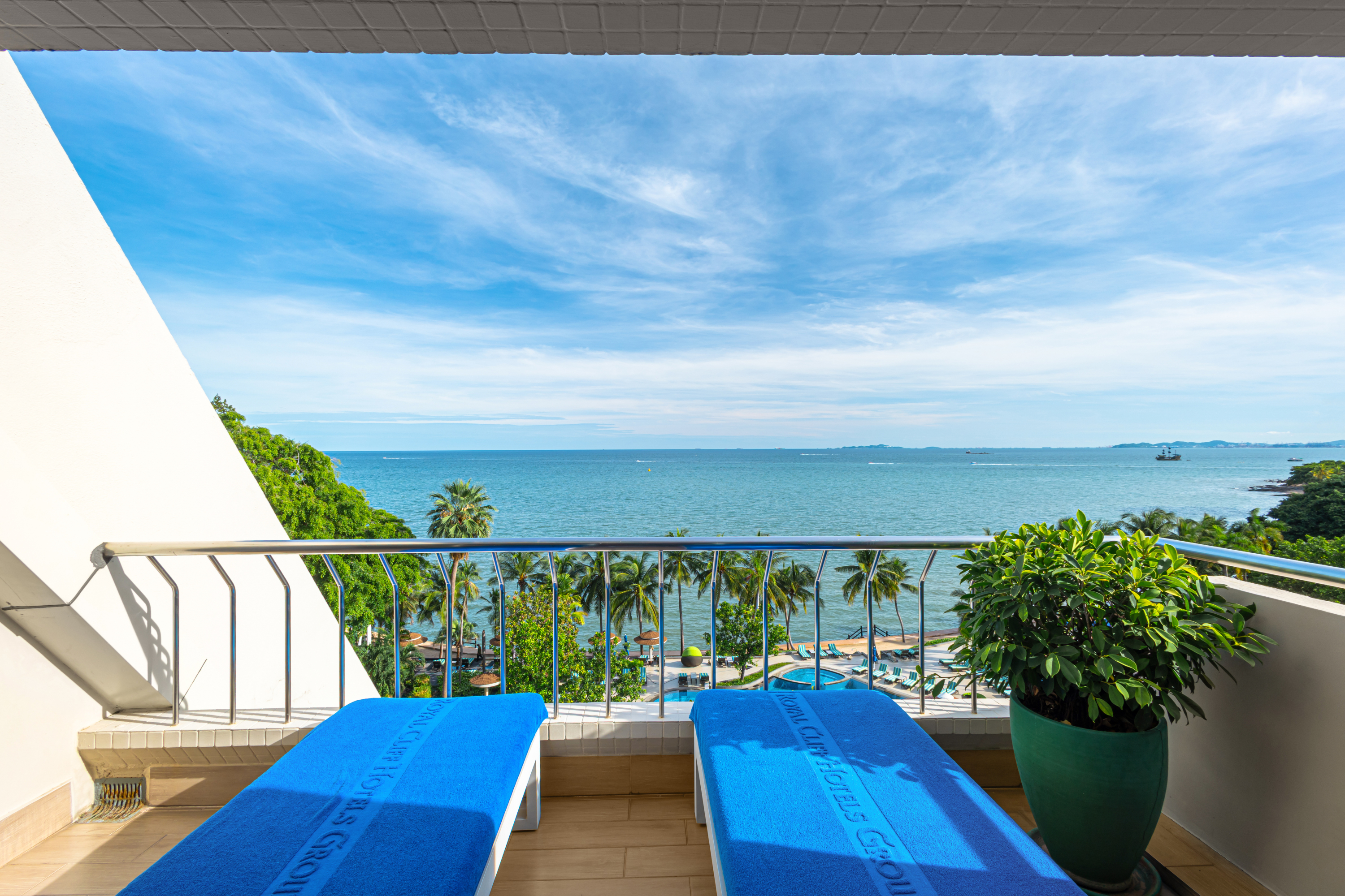 Royal Wing Suites & Spa Pattaya Over view
